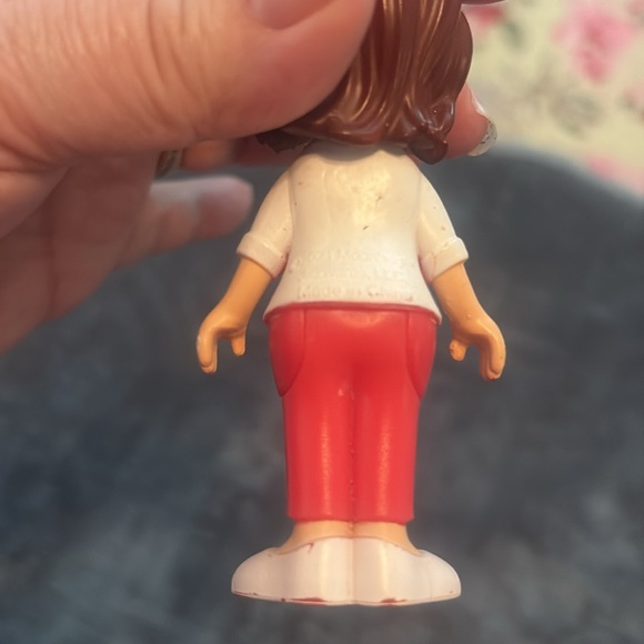 Mom of Cocomelon Posable Mom Figure - Picture 6 of 6